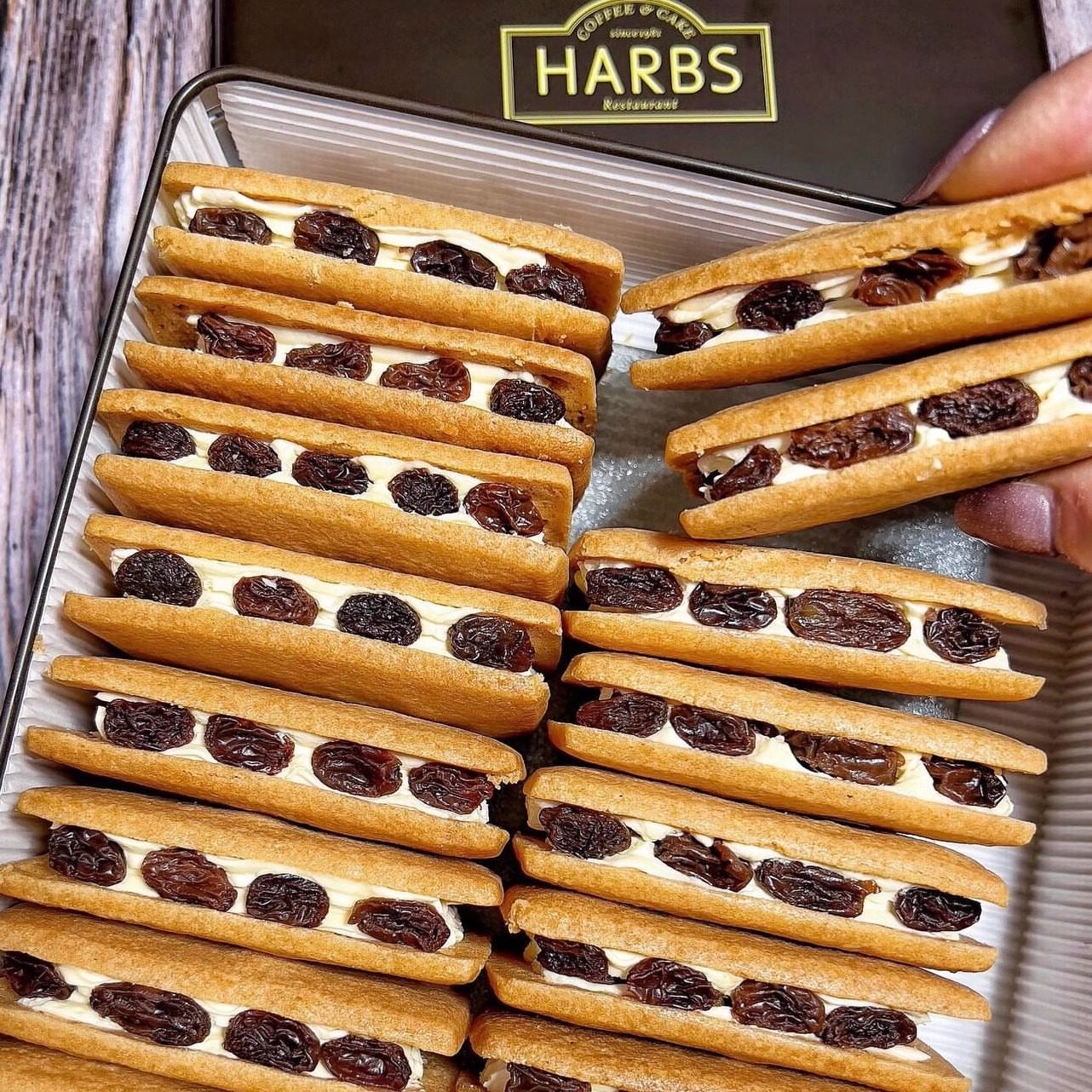 【直飞回国】日本商场HARBS奶酥朗姆提子夹心饼干