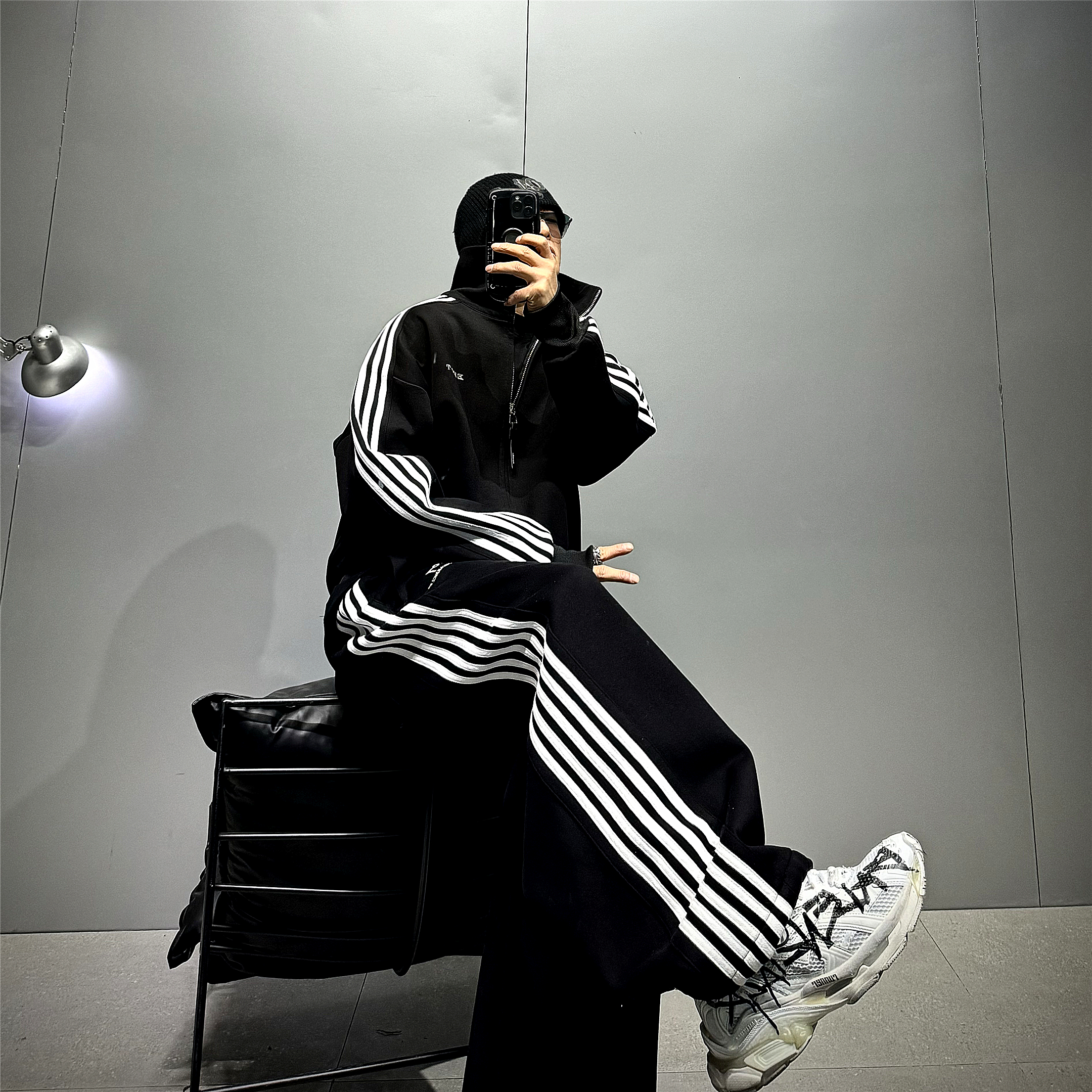 黑色五条杠潮牌运动健身卫衣套装