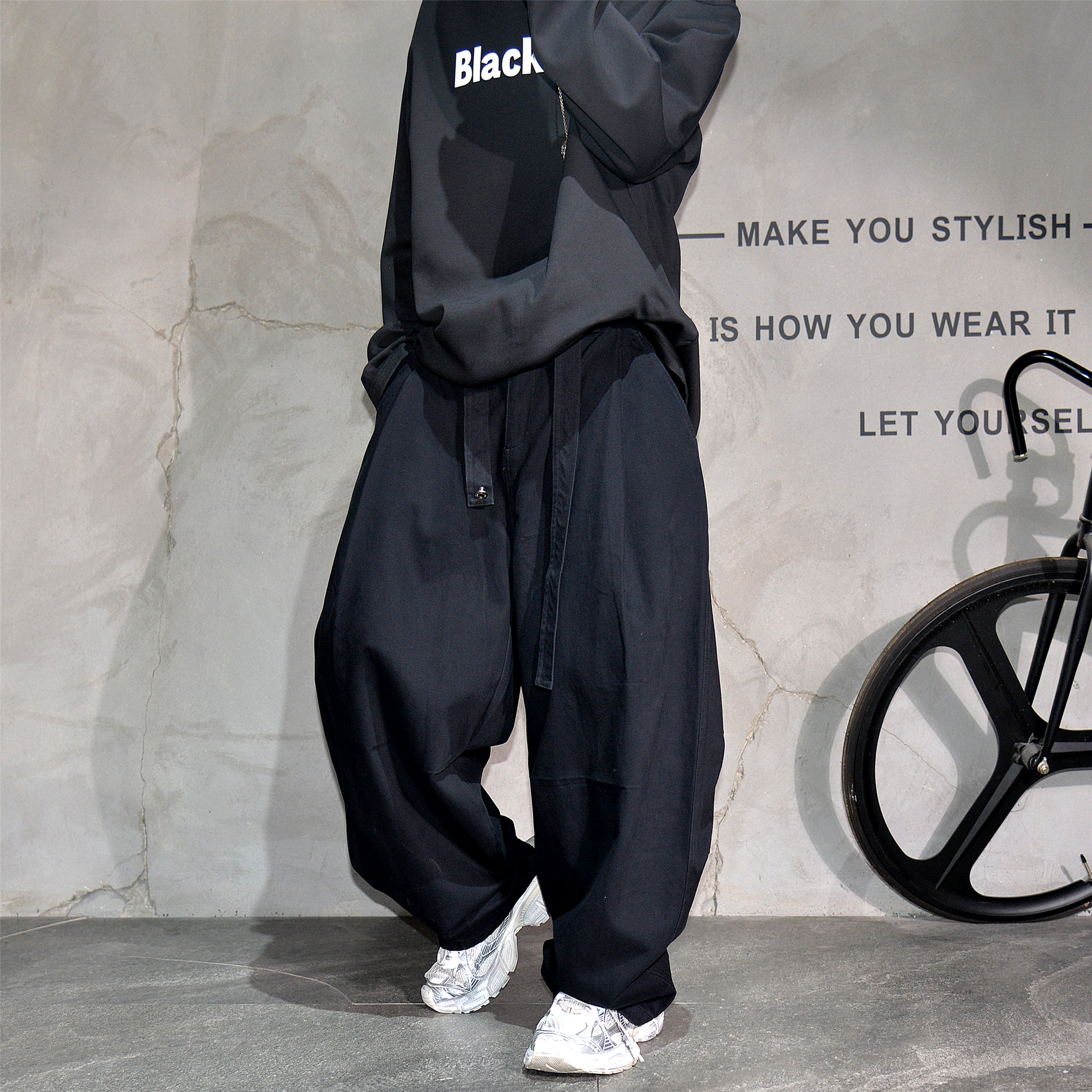 黑色百搭宽松阔腿直筒休闲弯刀裤