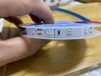 LED灯带12V2835贴片60珠超亮防水光带吊顶客厅手机柜台灯箱软灯条