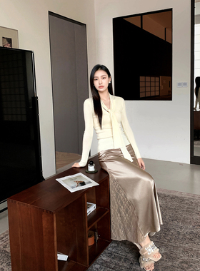 GEMQI 卡其色法式缎面半身裙女2025新款秋季设计感蕾丝包臀鱼尾裙