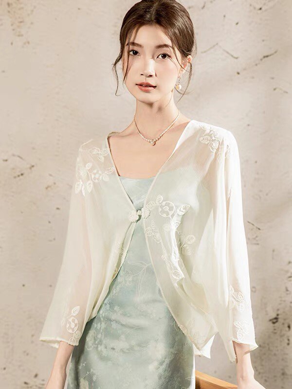 2026春夏季外搭绣花雪纺披肩女蝙蝠袖宽松女装九分袖防晒盘扣上衣