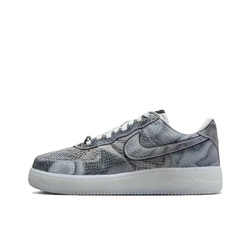 Nike银色男款低帮休闲板鞋