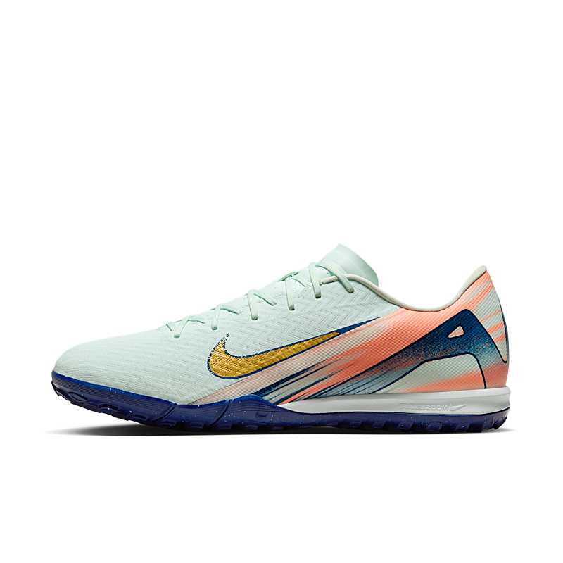 Nike刺客16淡绿色足球鞋