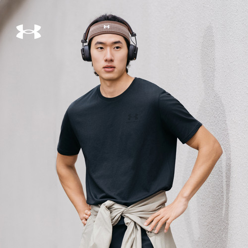 宽松剪裁,舒适干爽,运动灵活,柔软贴合