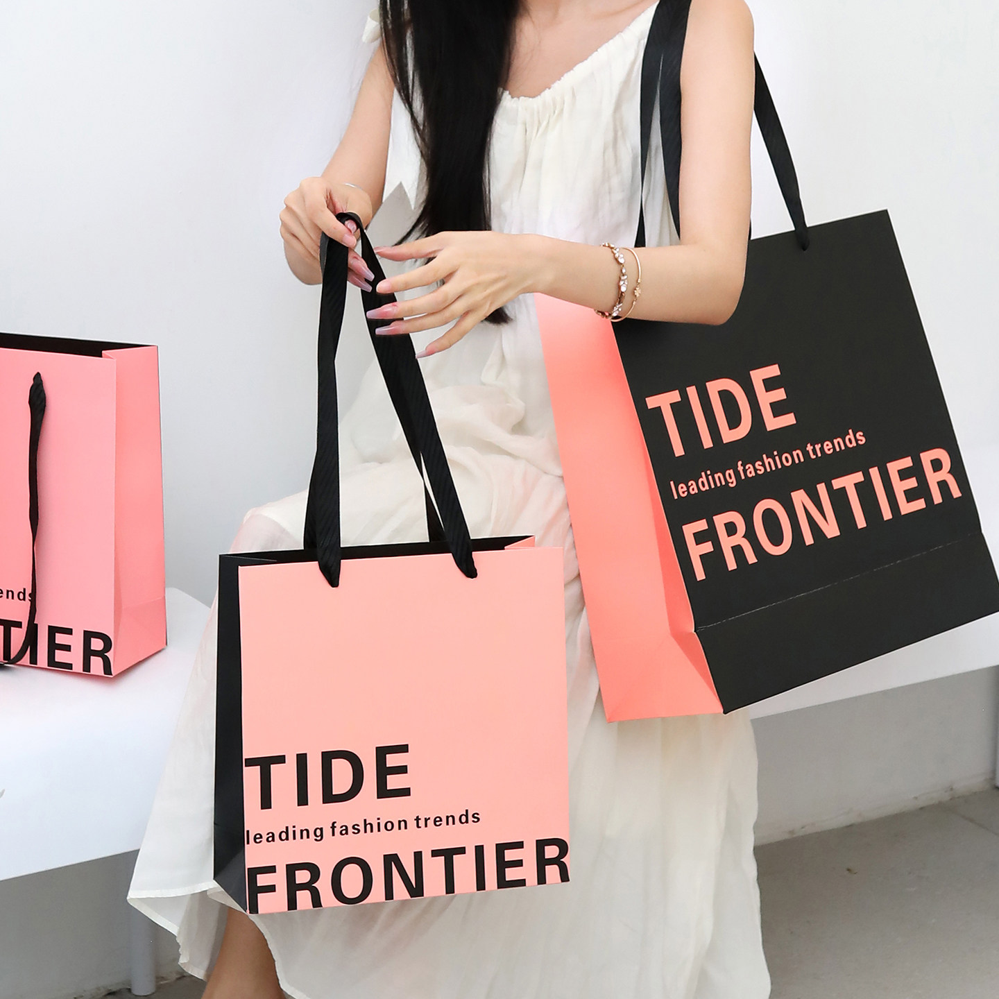 高级感纸袋手提袋定制女装服装店袋子通勤逛街购物袋礼品包装定制