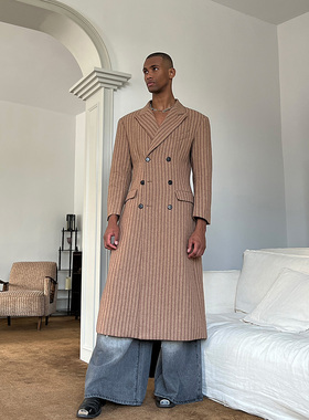 FSG Freedom Soluble 驼色“线性”挺括垫肩收腰羊毛大衣