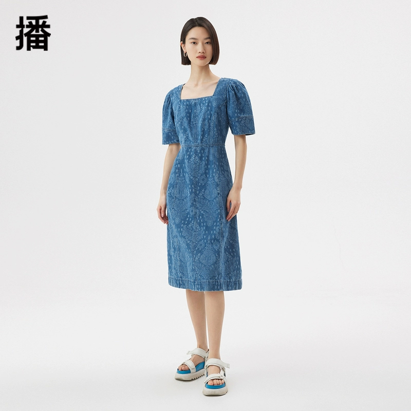 播牛仔连衣裙女2023夏季新款气质方领复古泡泡袖高腰短袖中长裙