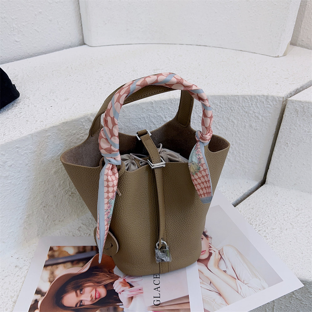 2023新款甜美名媛女包丝巾手提软皮压花荔枝纹菜篮子水桶包中包