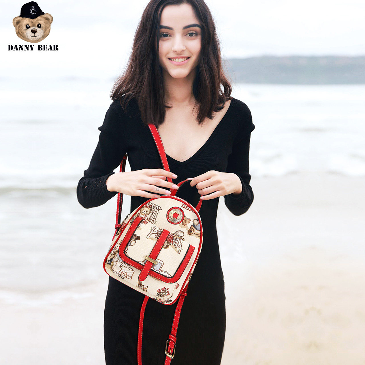 丹尼熊新款女士双肩包MINI翻盖休闲背包逛街约会闺蜜包DMB9115079