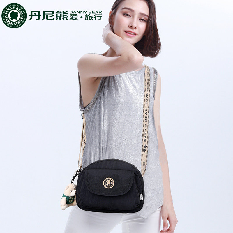 丹尼熊爱旅行斜挎包女包小包小熊休闲旅行户外布包DBTB6918031
