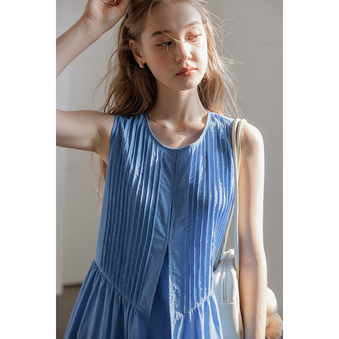 克莱因显白吸晴重工无袖背心裙蓝色女夏季度假夏法式夏连衣裙碎花