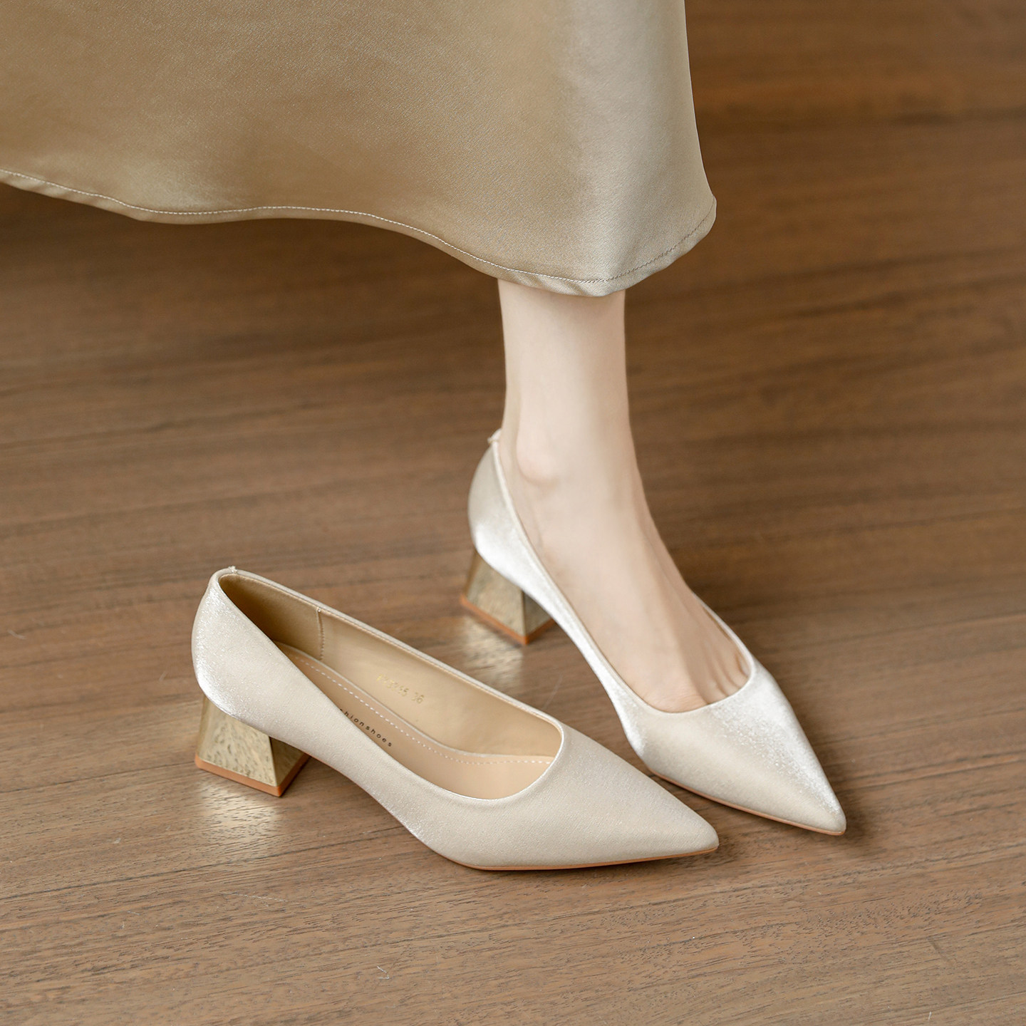 羊皮版~杏色伴娘高级感尖头粗跟婚鞋高跟鞋女浅口礼服单鞋配裙子