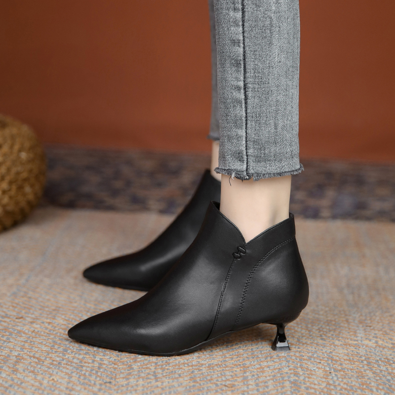 小跟头短靴女软皮百搭工作鞋单靴