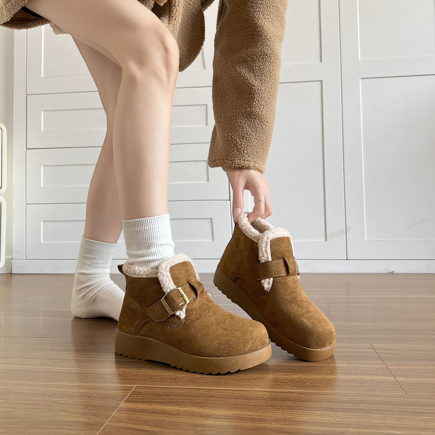 棕色复古博肯厚绒短靴