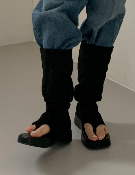 韩国东大门麂皮绒面皮带扣设计夹趾松糕厚底凉靴凉鞋女