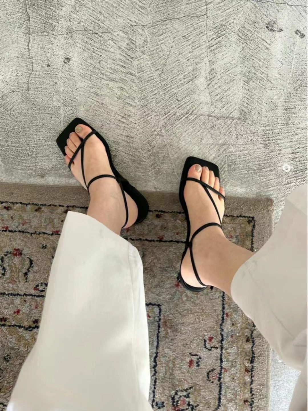 罗马鞋韩国东大门女鞋纯色皮带扣气质显瘦细带组合夹趾平底凉鞋女
