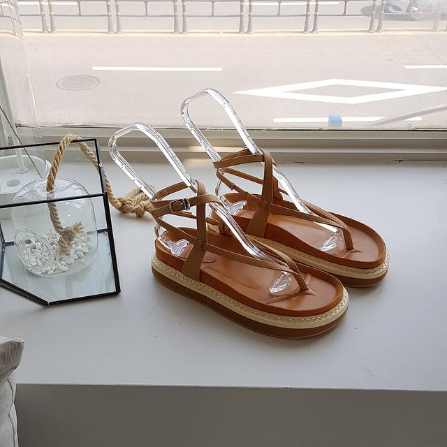 复古罗马风夹趾厚底皮带扣凉鞋