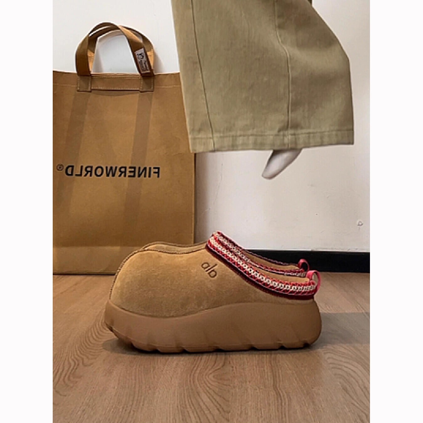 卡皮巴拉真皮包头厚底雪地靴女