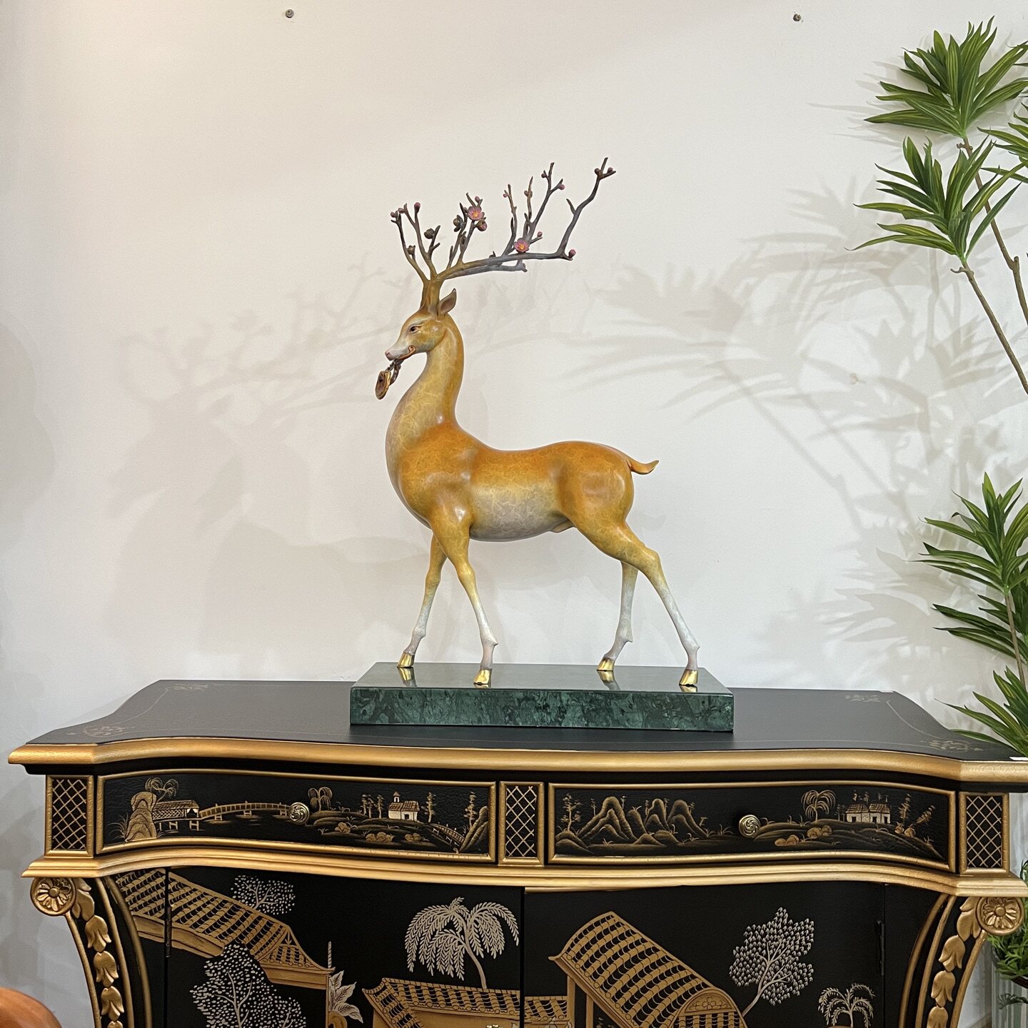 《灵鹿献寿》黄铜鹿摆件室内工艺品祝贺礼品