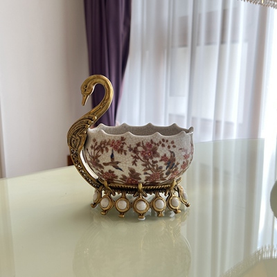 鹊语梅香系列多用盘 材质：陶瓷、黄铜 尺寸：6×10×17cm