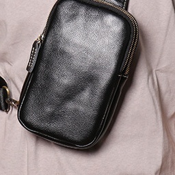 2025秋冬新款真皮男士胸包油皮女斜挎包牛皮单肩包时尚百搭小