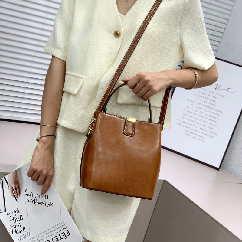 2026夏季2026真皮女包包斜挎手提包化妆包通勤女包女士单肩包侧