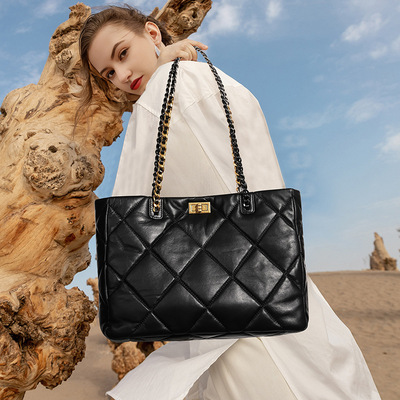 2025秋冬小香风羊皮大容量女单肩包  真皮包包女感百搭菱格链条