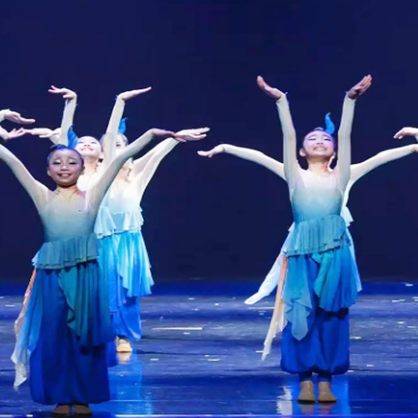 小荷风采逐浪儿童舞蹈演出表演服