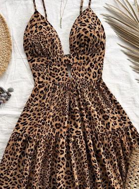 Backless deep V leopard print slip dress  露背深V豹纹吊带裙