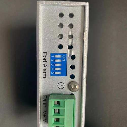 JetNet2005交换机，面板有一处磕碰，功能包好