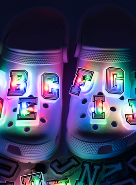 26个黑白字母系列洞洞鞋配件适配crocs鞋花LED可发光智必星鞋扣