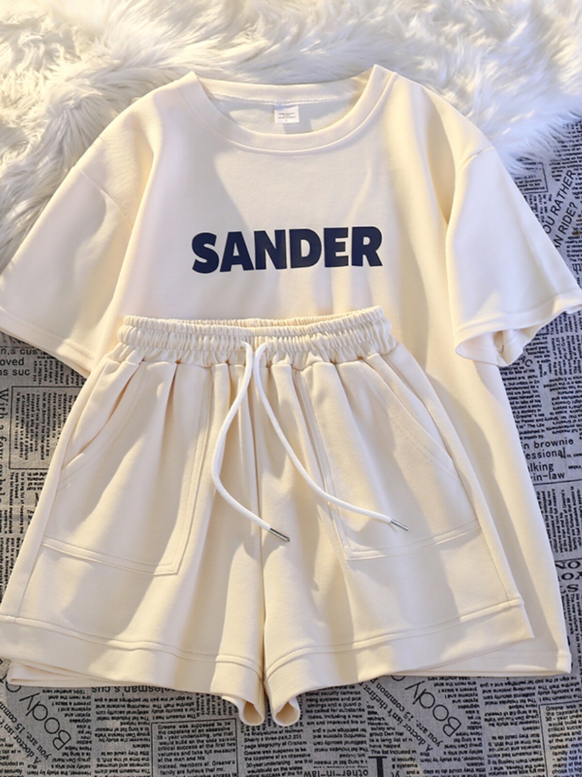 여성용 여름 캐주얼 운동복 루즈하고 편안한 여름 슬리밍 및 화이트 아우터 반바지 반팔 투피스 트렌디 세트