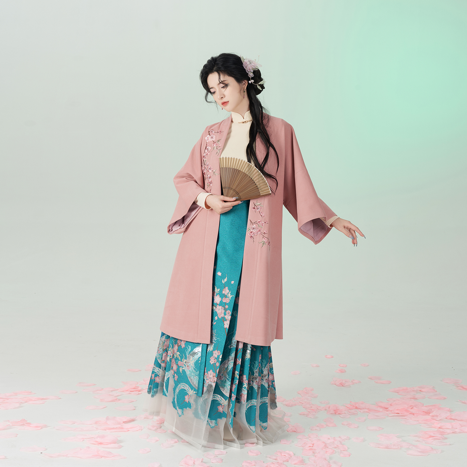 蕴雪待春织造司原创明制龙年汉服套装国风改良呢子大衣马面裙秋冬