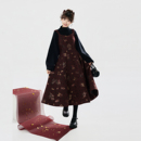 马年红色新年战袍暗纹织金吊带连衣裙女毛衣套装 织造司 聚宝盈春