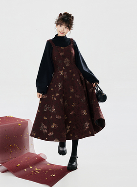 织造司[聚宝盈春]马年红色新年战袍暗纹织金吊带连衣裙女毛衣套装