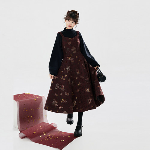 织造司[聚宝盈春]马年红色新年战袍暗纹织金吊带连衣裙女毛衣套装