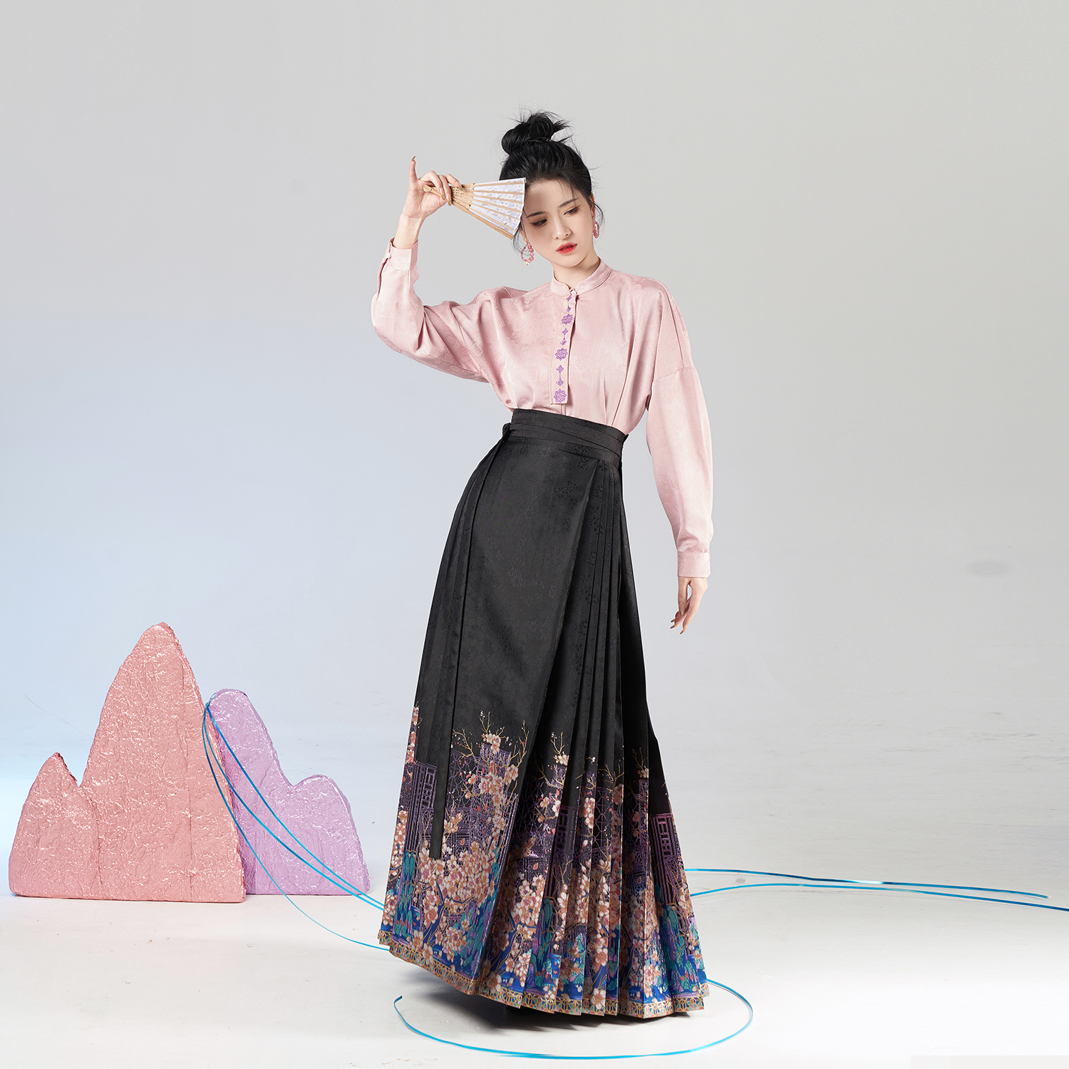 罗芙梦织造司原创明制汉服马面裙女套装2025新款搭配粉色立领上衣