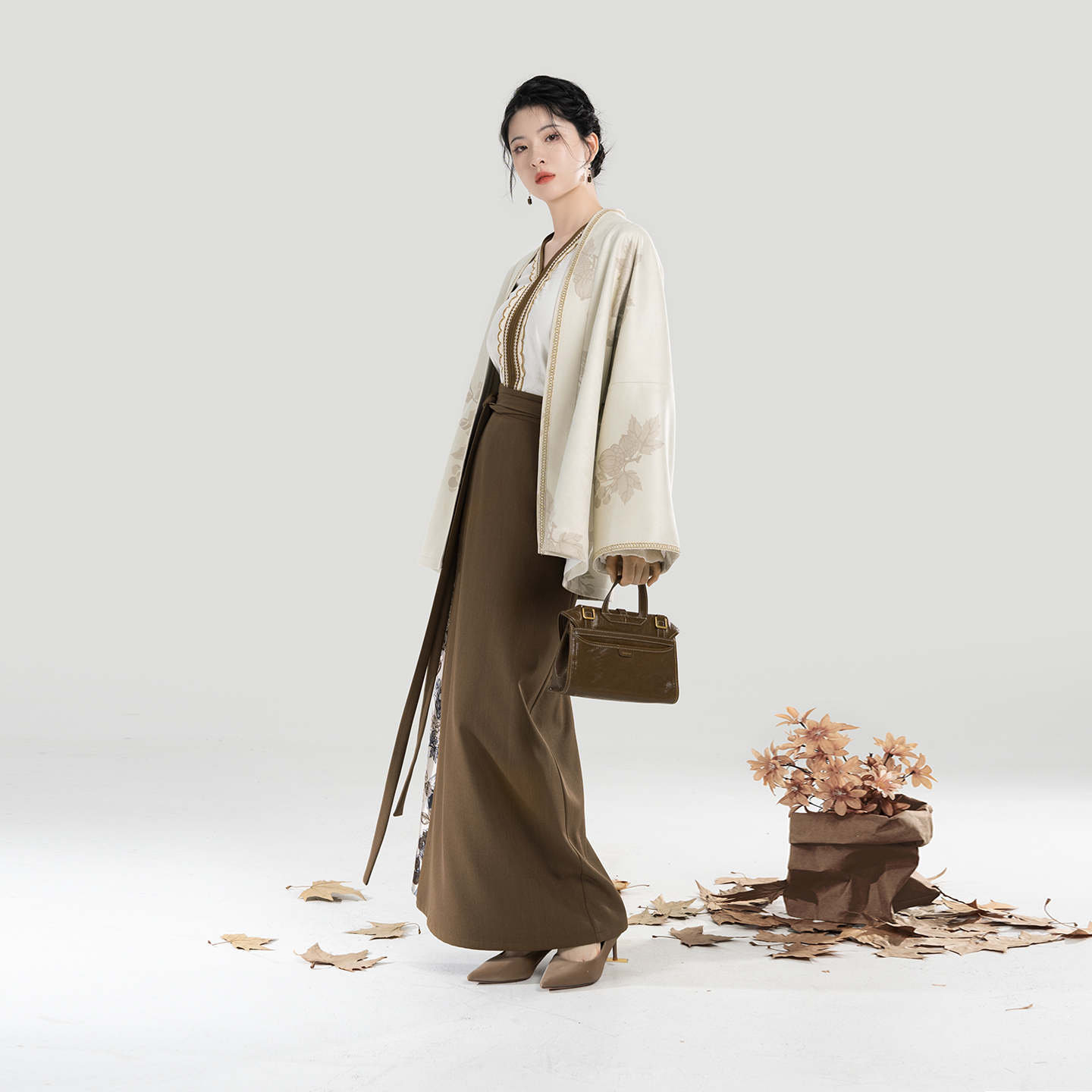 织造司[坚果可可]麂皮绒对襟外套蕾丝喇叭袖v领上衣一片式宋旋裙