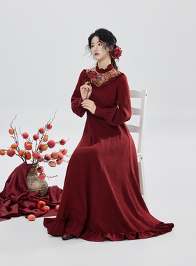 织造司[冬柿]红色新年战袍绣花呢子长袖连衣裙女冬新中式国风长裙
