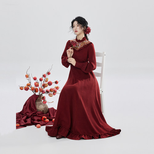 织造司[冬柿]红色新年战袍绣花呢子长袖连衣裙女冬新中式国风长裙