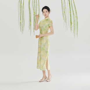 织造司 新中式 绿色旗袍女夏2026新款 油画连衣裙子日常可穿 拂春风