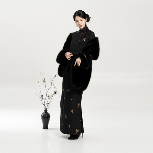 织造司×广东省博物馆联名走秀款【漆金蝶】旗袍连衣裙仿貂毛披肩