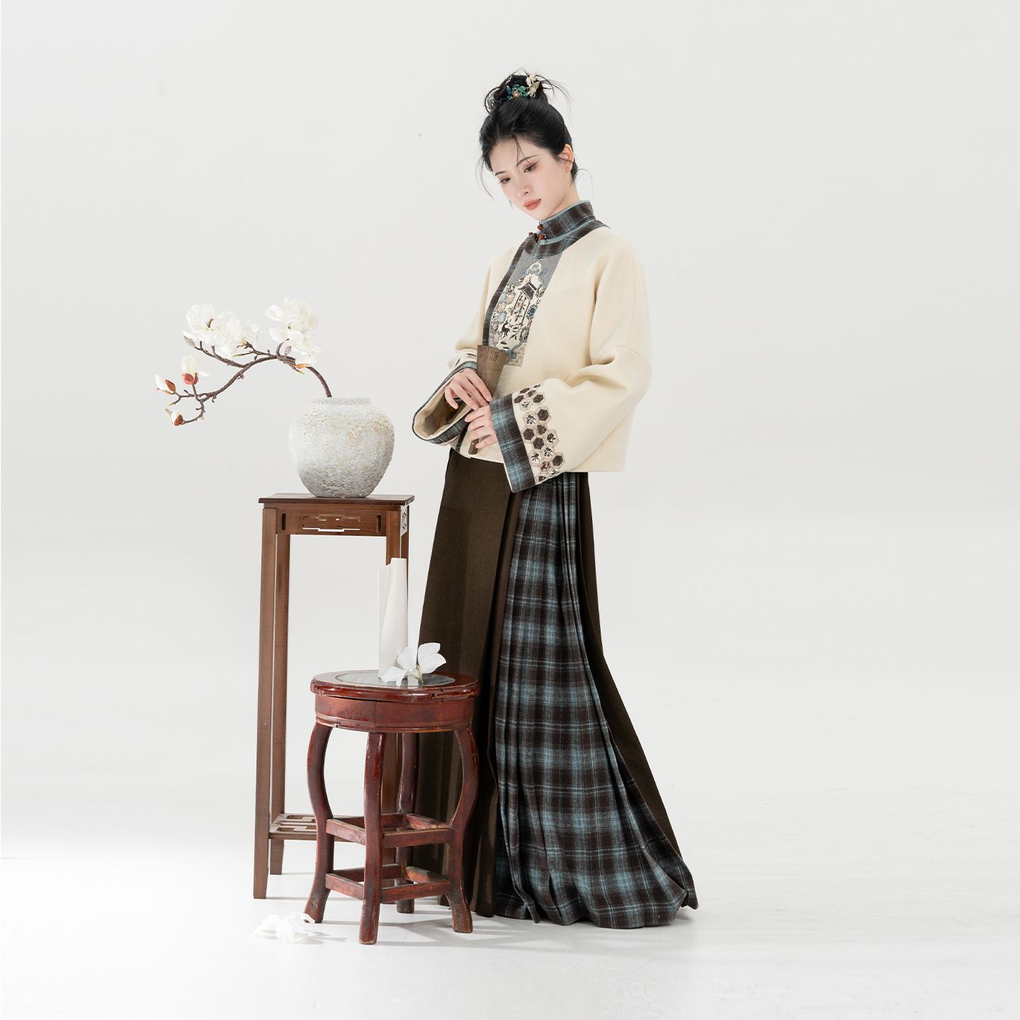 织造司[象牙琵琶]新中式羊毛呢刺绣圆领外套立领衬衫一片式马面裙