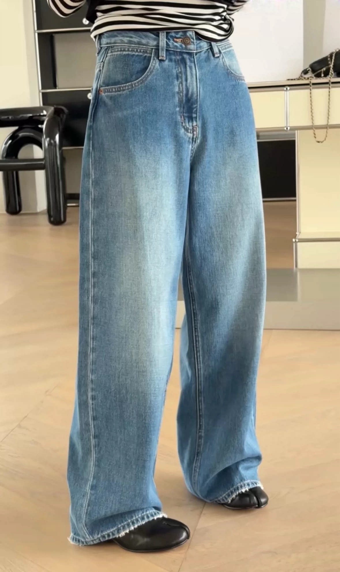 诗歌兰女装2026春款 02673慵懒复古简约百搭磨破直筒软牛仔裤