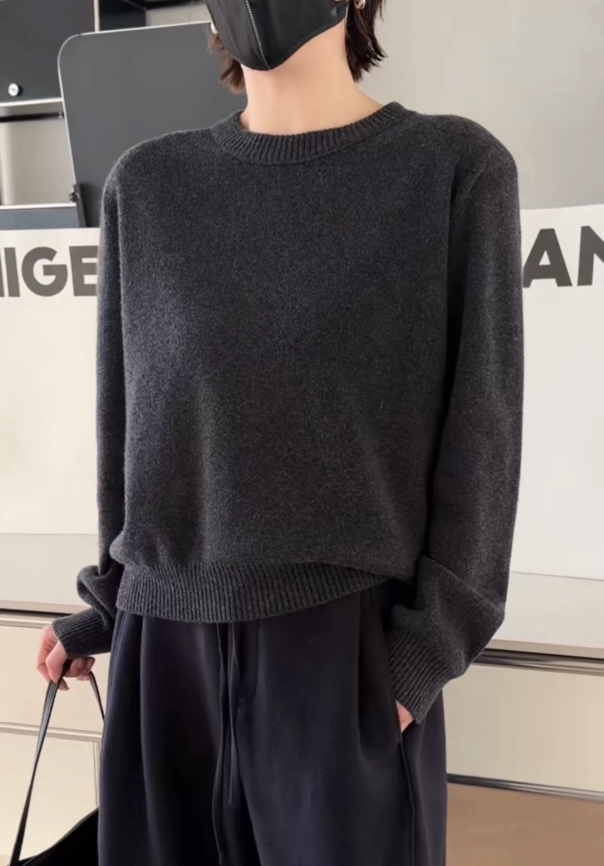 诗歌兰女装2025冬款 85925慵懒温柔优雅圆领垫肩显瘦羊毛毛衣女