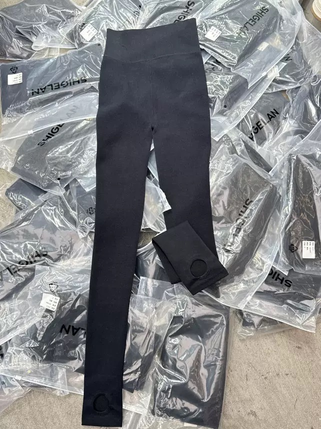 诗歌兰女装2025冬款 10169简约法式知性显瘦保暖加绒踩脚袜打底袜