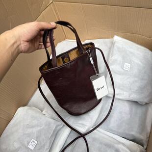 复古感超绝~！！正价300+！国内公司单~手抓纹理油蜡皮面水桶挎包