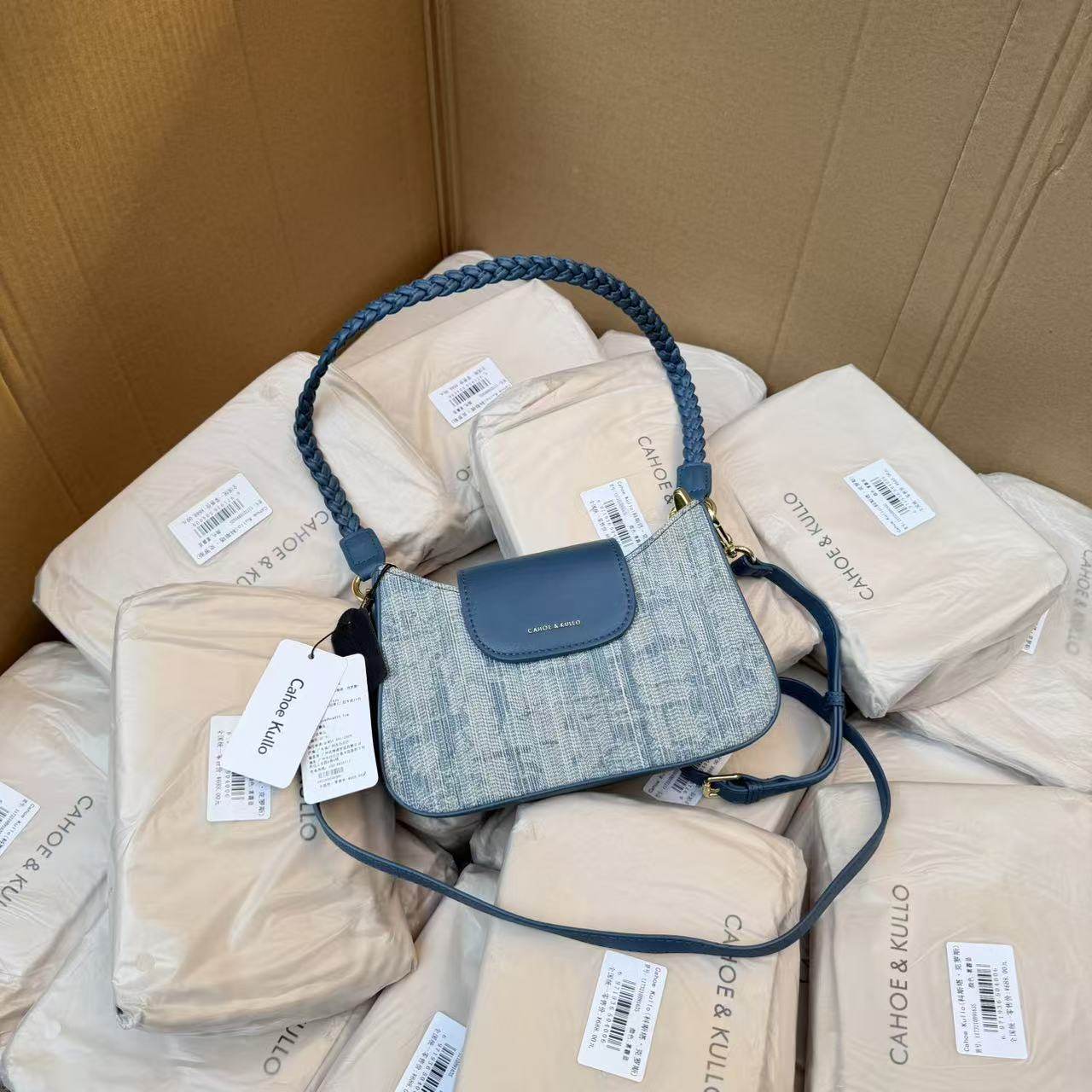 限量几十个！吊牌价688！国内公司单~轻复古做旧牛仔布配皮腋下包,箱包皮具/热销女包/男包,通用款女包,淘宝优惠券,粉丝福利购,淘宝优惠卷