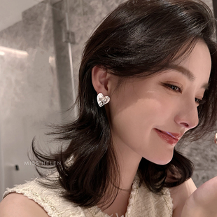 Miss 爱心土星」硅胶耳夹女白贝母银针耳钉耳饰气质耳环 HelenAB款